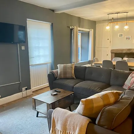 Charming 3 Bedrooms In *