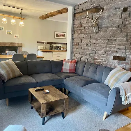 Charming 3 Bedrooms In *