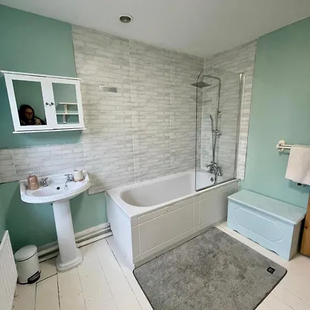 Charming 3 Bedrooms In בית נופש