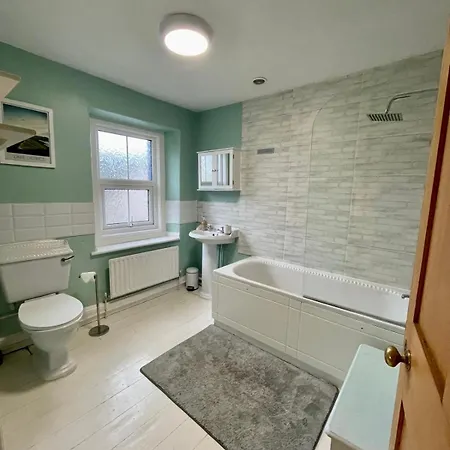 Charming 3 Bedrooms In בית נופש *